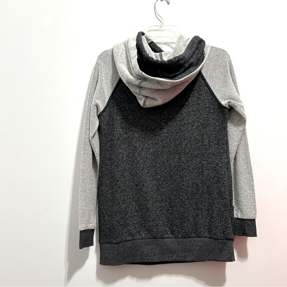 Kimi and Kai Maternity Active Asymmetrical Zip Sweatshirt Hoodie - Picture 8 of 10